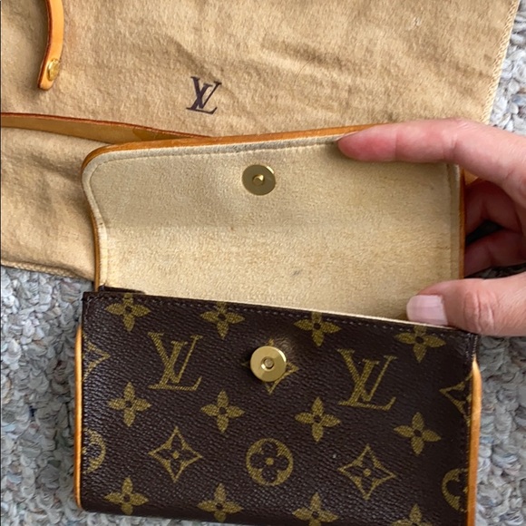 Authenticated Louis Vuitton Florentine bag - Picture 12 of 13